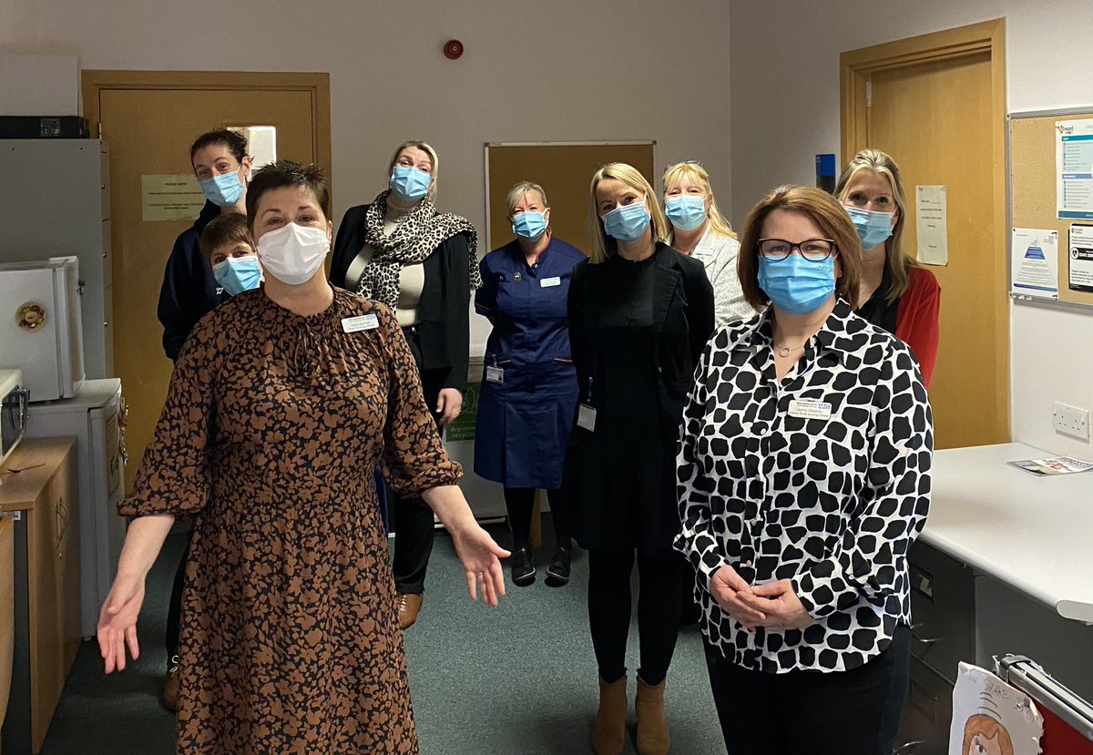 Happy #InternationalWomensDay2022 Here are a few of our clinical & non clinical women working hard everyday @WorcsAcuteNHS to ensure we are #PuttingPatientsFirst @PaulaGardner64 @JackieE98151429 @Ju1esW @Wendybird2012 @clarebush3 @clairehubb @AlisonRCancer @SiobhanGordon 💙💐