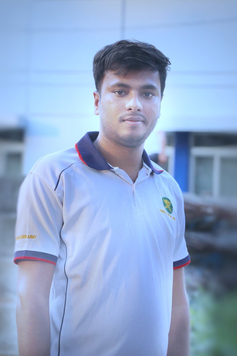 স্বপ্ন দেখাটা খুব সহজ!
তবে স্বপ্নের সাথে তাল মিলিয়ে চলাটাই বড্ড কঠিন!

It is very easy to dream!
However, it is very difficult to keep pace with the dream!