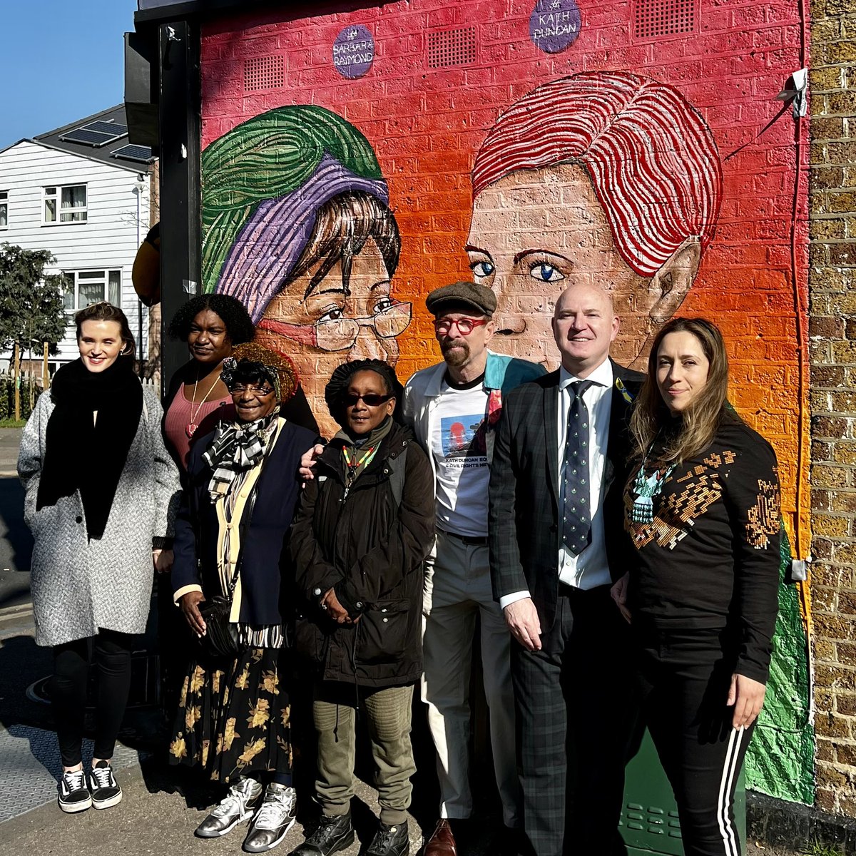 JNHanvey's tweet photo. It was a very great honour to join @RayFrsa and the team on #InternationalWomensDay 🟩⬜️🟪as they unveiled their community mural celebrating Kirkcaldy’s civil rights campaigner Kath Duncan and local legend Barbara Raymond. 

#SpiritOfCommunity #KathsPlace https://t.co/00KzC8SiaQ