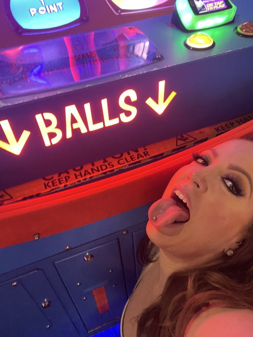 What kind of balls should I shove in my mouth? https://t.co/UWAkGEqG4u<a href="/tag/celebratewomen"class="tags"><span>#celebratewomen</span></a>