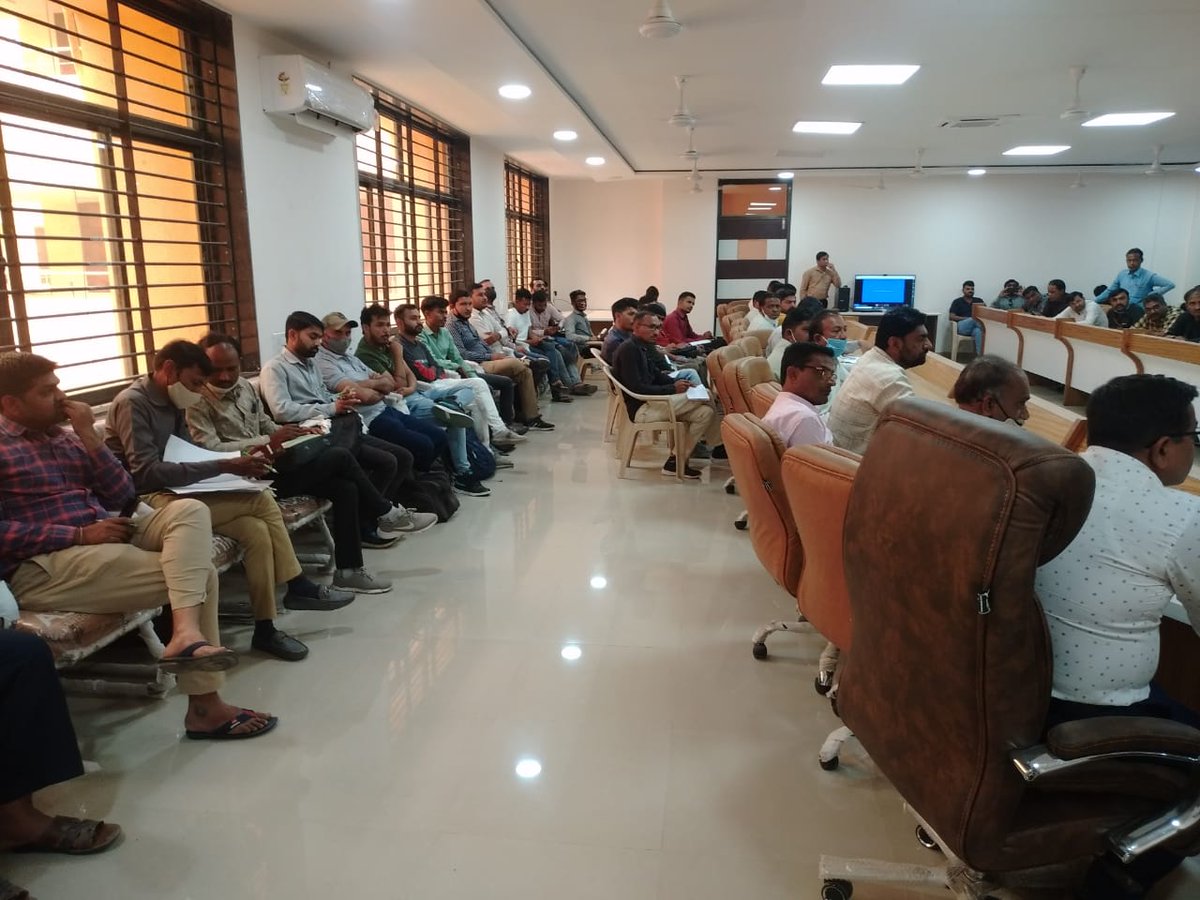 ગુજરાત પંચાયત મહા સંમેલન અંતર્ગત કુ. ઈશિતા પી. મેર, માન. ના. જિ. અધિ.શ્રી, મોરબીના અધ્યક્ષ સ્થાને બસ રૂટ ઇન્સ્પેક્ટર, રૂટ સુપરવાઈઝર, અને રૂટ નોડલ અધિકારીશ્રીને કાર્યક્રમની જાણકારી આપવા માટે આજરોજ  યોજાયેલ મિટિંગ.<a href="/GujDCoffice/">Guj DCoffice</a> <a href="/brijeshmeja1/">Brijesh Merja</a> <a href="/CollectorMorbi/">Collector & District Magistrate, Morbi</a> <a href="/GujPRHDept/">Panchayat, Rural Housing & Rural Dev. Department</a>