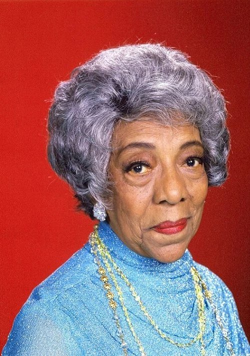 OolaFanForever's tweet photo. Finishing season 1 of #TheJeffersons on #CTVThrowback🇨🇦. My favourite character in S1 is Mother Jefferson, George’s Louise-hating mother, played by actress #ZaraCully. She’s a riot!! 🤣🤣🤣❤️😮 https://t.co/0PWXiaifJQ