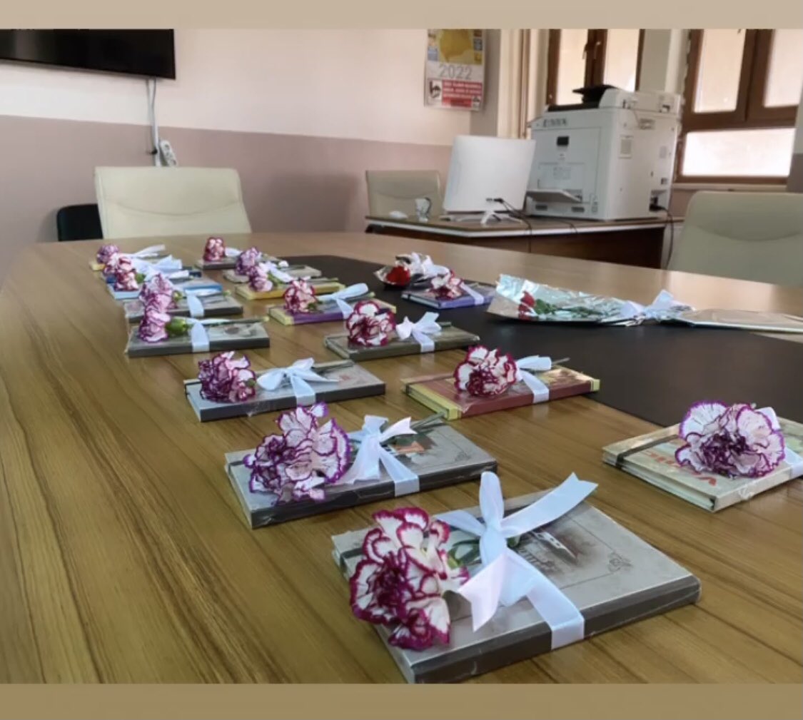 8 Mart Dünya Kadınlar Günü kutlu olsun. Öğretmenlerimize bu güzel hediyelerinden ve ince düşüncelerinden dolayı  teşekkür ederiz.