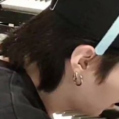 yoonkwe's tweet photo. HIS HAIR 😭😭😭😭😭😭😭😭😭😭😭😭😭 https://t.co/pauVOF0l9S