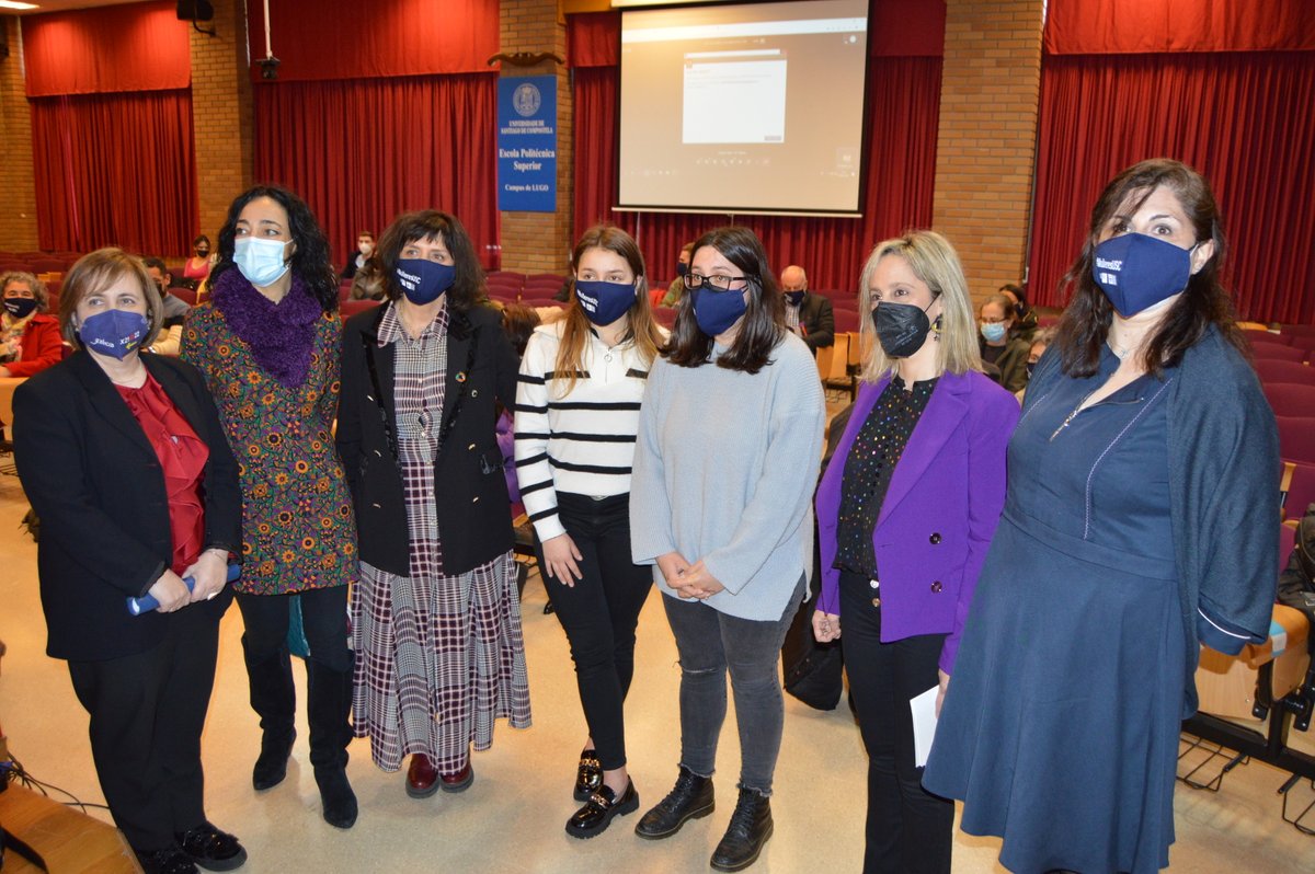 Carmen Freire e Nerea Romero recibiron os galardóns na EPSE no marco dun acto conmemorativo do #DíaInternacionaldaMullerTraballadora no que a tamén egresada da escola Raquel Zolle ofreceu un relatorio sobre enxeñeiras e cooperación internacional 💜 #8M2022 usc.gal/gl/xornal/nova…