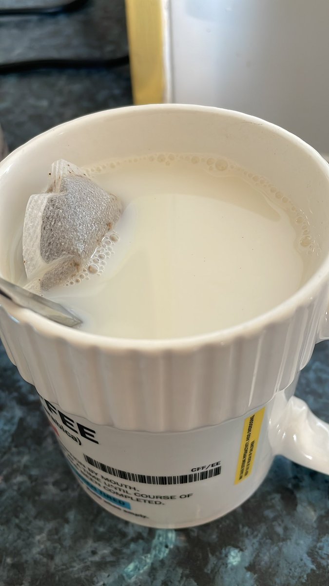 Lyndacakebaker's tweet photo. I added milk on top of my teabag! #tea #worktea  #tuesdaythoughts #NurseTwitter #NurseLife https://t.co/uA987Rnxis