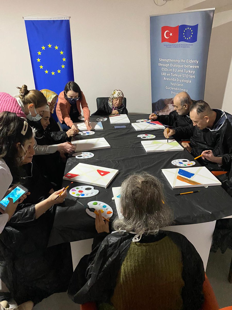 "AB ve Türkiye STÖ'leri Arasında Diyalogla Yaşlıların Güçlendirilmesi" projemiz kapsamında Vakfımızın yaşlı bakımevinde kurulan hobi atölyesinde eğitimler bütün hızıyla sürüyor! #yörtürkvakfı #siviltoplumdiyalogu #diyalogprojeleri <a href="/ABBaskanligi/">T.C. Dışişleri Bakanlığı Avrupa Birliği Başkanlığı</a> <a href="/DiyalogProjesi/">SivilToplumDiyaloğu</a>  @cfcuturkey
