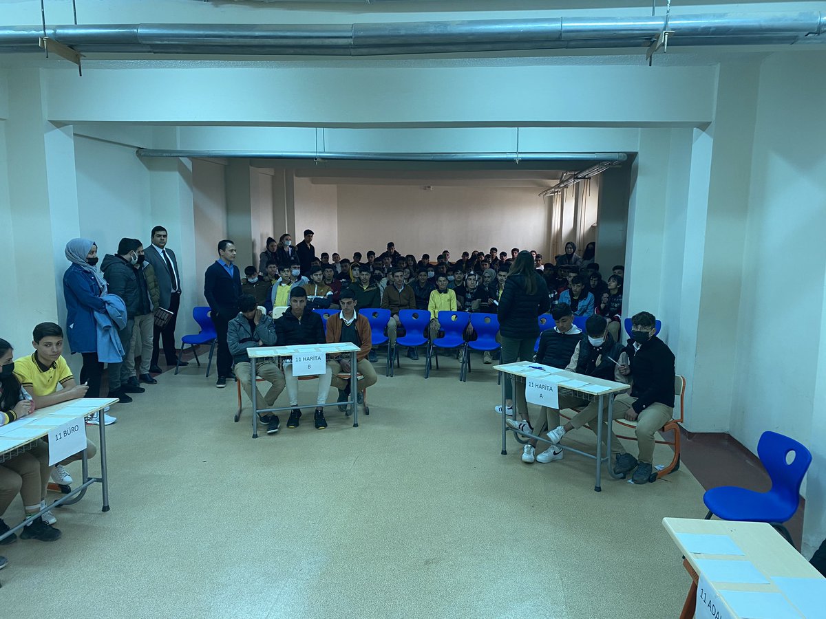 08.03.2022 tarihinde okulumuz  11.sınıf öğrencileri arasında yapılan Bilgi Yarışması düzenlendi.