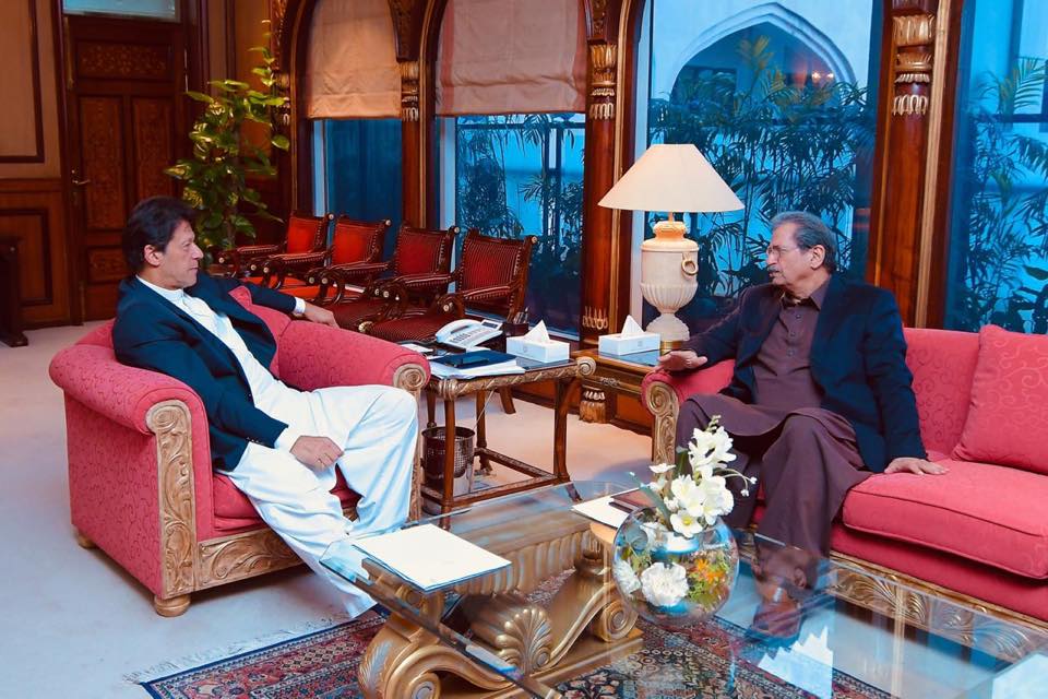 mna_na130's tweet photo. I am with my skipper @ImranKhanPTI 
@Shafqat_Mahmood 
#IstandWithImranKhan #BehindYouSkipper #PMImranKhanTill2033 #ImranKhan https://t.co/5U8esZ8eUW