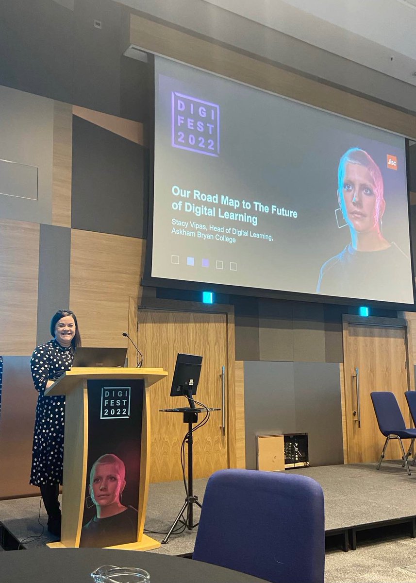 SelbyTandL's tweet photo. Excited to be at @Jisc #Digifest22 thank you to all who came to support my talk today so nice to catch up with new and old faces and good to catch up with @Stef_Wilkinson https://t.co/gOWLJSz3sk