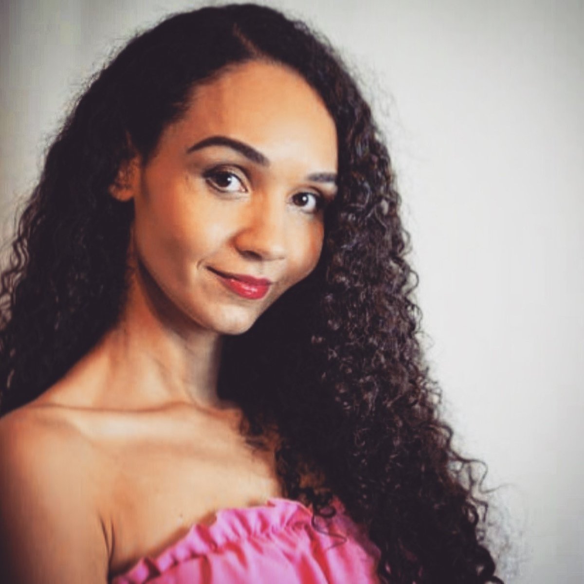 Hello to Cleo. Cleo has been with FullCircle for 5 years and is one of our lead bookers. Check out her socials to see some of Cleo's breath-taking art as well: @CleoSimoneArt

#Internationalwomen'sday #entertainment #design #eventproduction #eventdesign #evententertainment