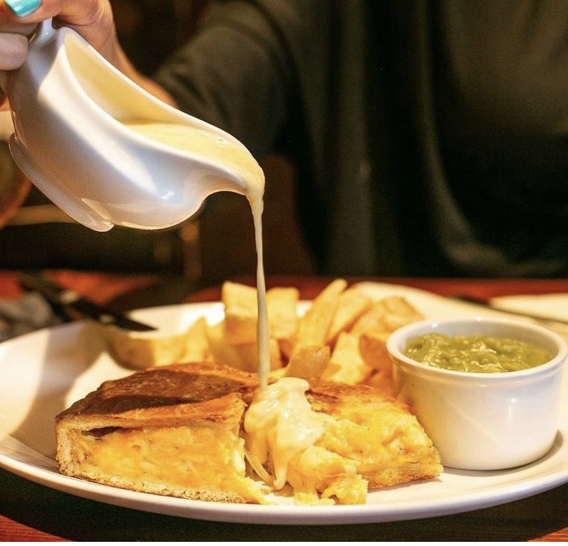 TUESDAY = PIE DAY ❤️🥧😋 Join us this evening and take advantage of our fantastic offer. Just £10 for any of our delicious Pies or Burgers on Mondays and Tuesdays along with a selected drink! #offer #tuesday #pies #yum #wine #beer