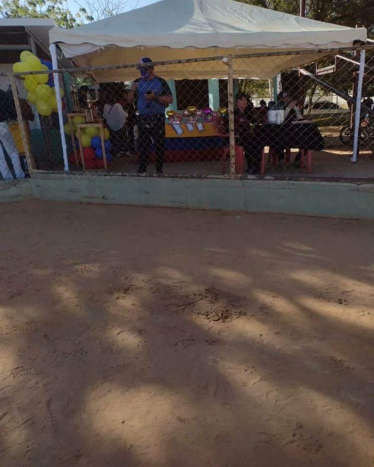 pequenasligasve's tweet photo. Todo listo para dar la voz de ¡Play Ball! De la #SemifinalInfantilZulia en los Puertos de Altagracia, Municipio Miranda, estado Zulia.
⚾💪🎉🏆 https://t.co/TYV00roVIc