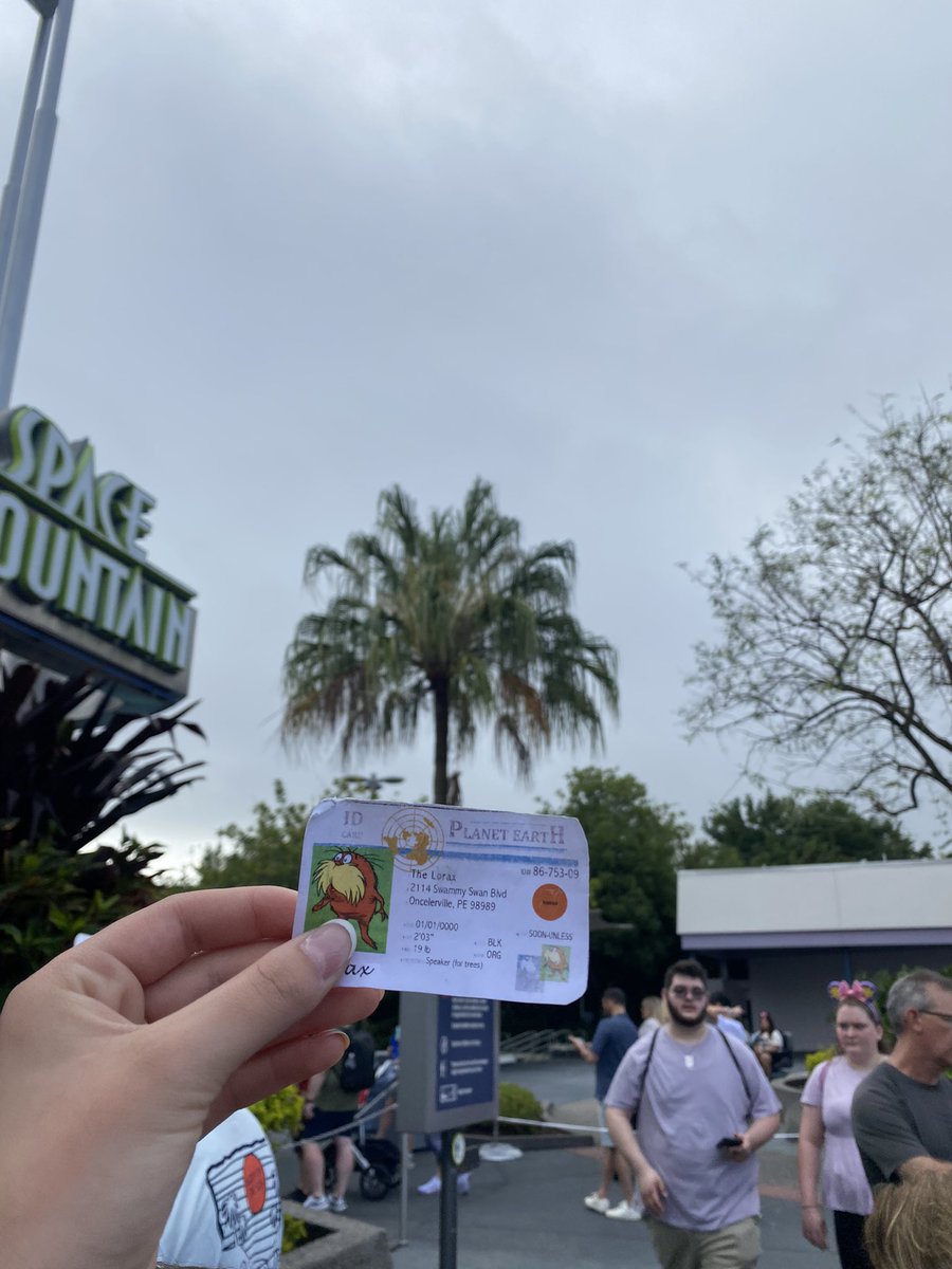 Palm trees need well-drained soils for them to grow best! Sandy loam is often best because it allows the roots of the tree to spread more due to it being less compact. 😁🌴 <a href="/franklinlorax/">APES Project Lorax</a> #apesland