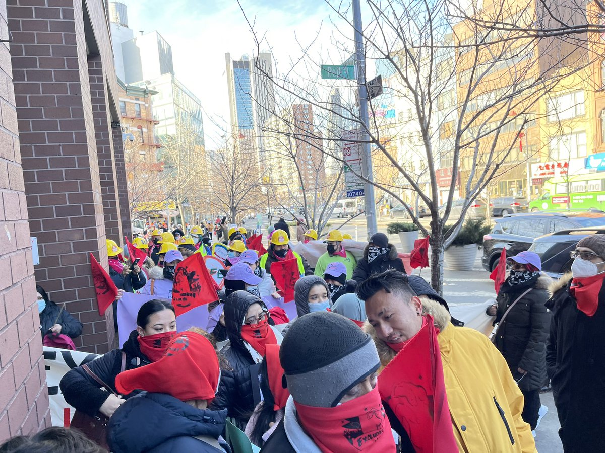 DesisRisingUp's tweet photo. 🔆 Women’s work makes your rest possible! 🔆

This #InternationalWorkingWomensDay excluded workers are gathering in Manhattan and Brooklyn to demand NY: 
⭕️Fully #FundExcludedWorkers
⭕️Pass #ExcludedNoMore https://t.co/FrweV7ZBgY