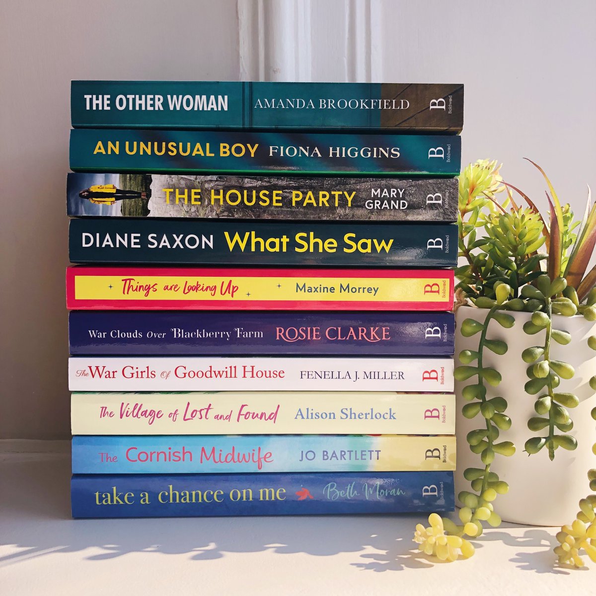 ⭐️ COMPETITION ⭐️
To celebrate #IWD2022 we wanted to give away a 10 BOOK BUNDLE - all featuring strong heroines and written by incredible female writers 📚👩
To enter all you have to do is follow us, like &amp; RT! 
🚨 Ends in 24 hours!
T&amp;Cs: bit.ly/boldwoodtcs