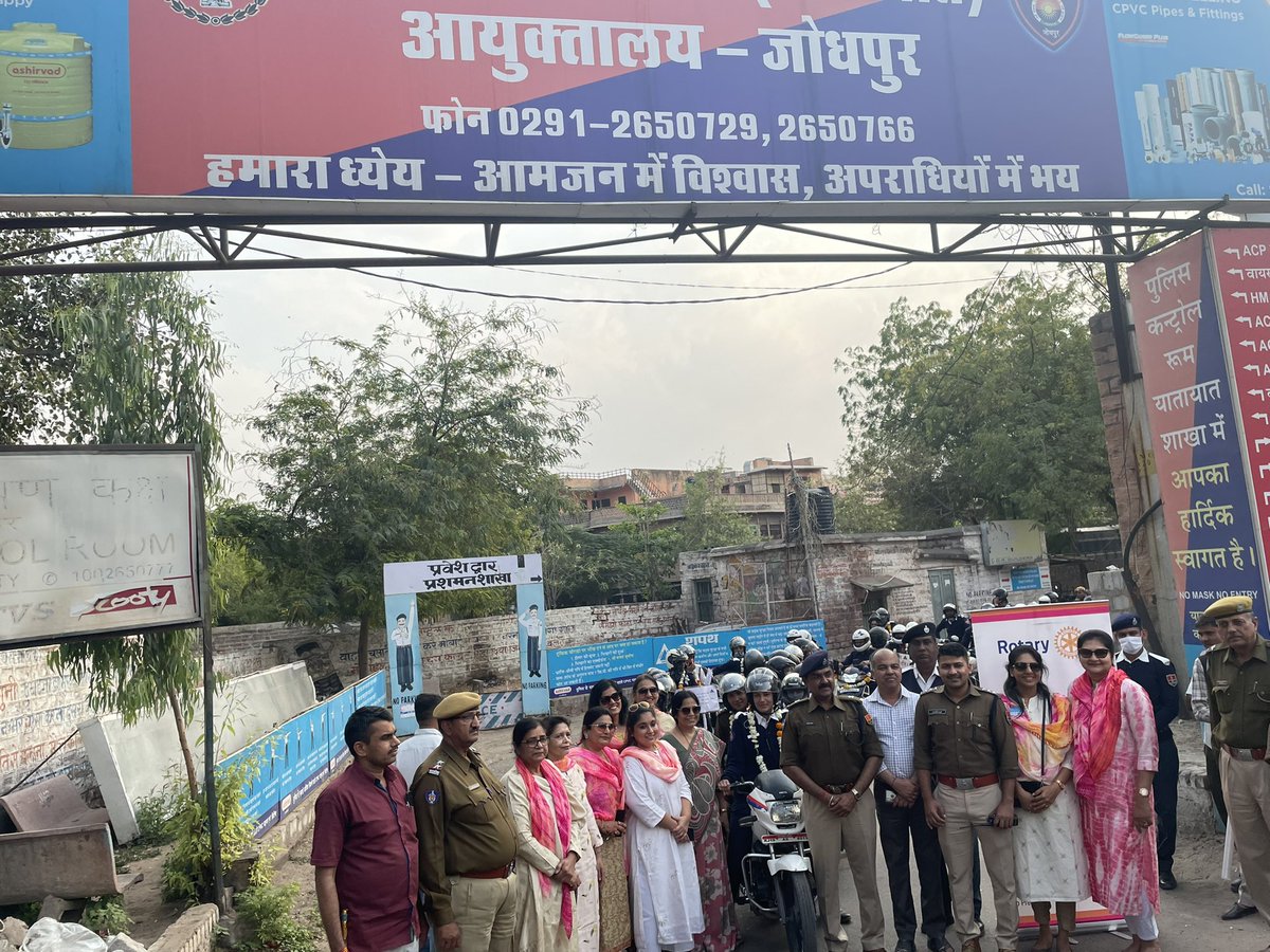 JodhpurTrafficP's tweet photo. यातायात शाखा आयुक्तालय जोधपुर द्वारा महिला दिवस के अवसर पर महिला सशक्तीकरण हेतु कण्ट्रोल रुम से हरी झंडी दिखाकर वाहन रैली को रवाना किया गया@CP_Jodhpur @PoliceRajasthan @RajCMO @ravindrabothra @DCPEastJodhpur @Igp_Jodhpur https://t.co/X81yeBTMjr