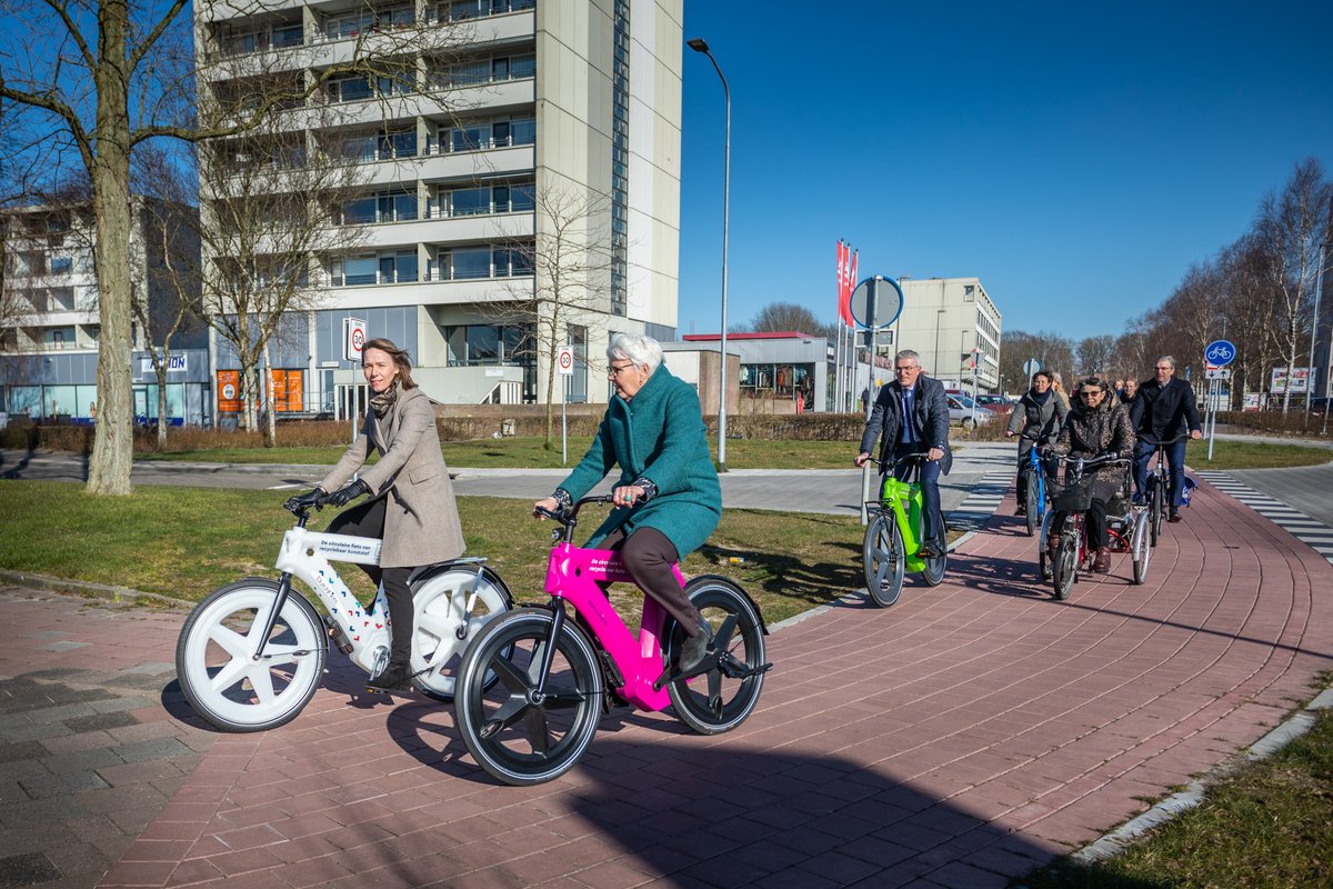 RegioDealZOD's tweet photo. Op 7 maart bracht minister Bruins Slot een bezoek aan de Regio Deal Zuid- en Oost-Drenthe: “Ik ben onder de indruk van de Regio Deal aanpak hier in Zuid- en Oost-Drenthe.” #krachtvanderegio #samenwerken #regionalesamenwerking #drenthe 

Lees verder op: https://t.co/VtmBSq9M0g https://t.co/1VhTHZbegB