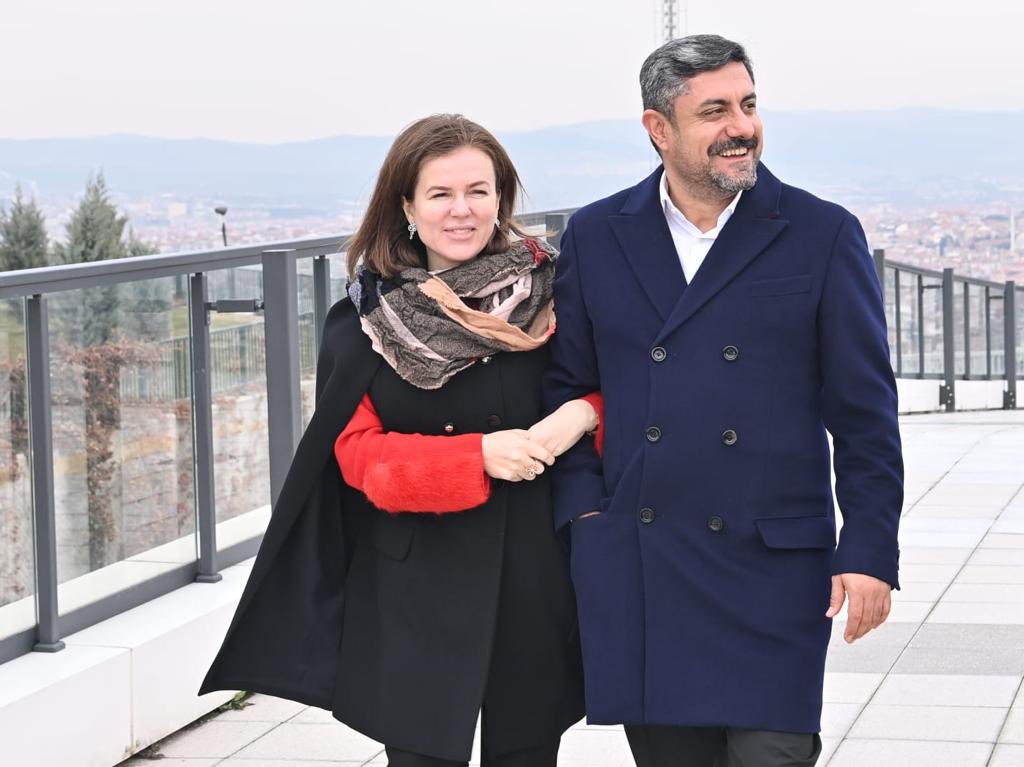 muazergezen's tweet photo. Başta kıymetli eşim @aysekardass olmak üzre tüm çalışan kadınların 8 Mart Dünya Kadınlar günü kutlu olsun. Elbette bugün bizim için çok kıymetli ayrı bir yıldönümü. https://t.co/u0TuO67OzE