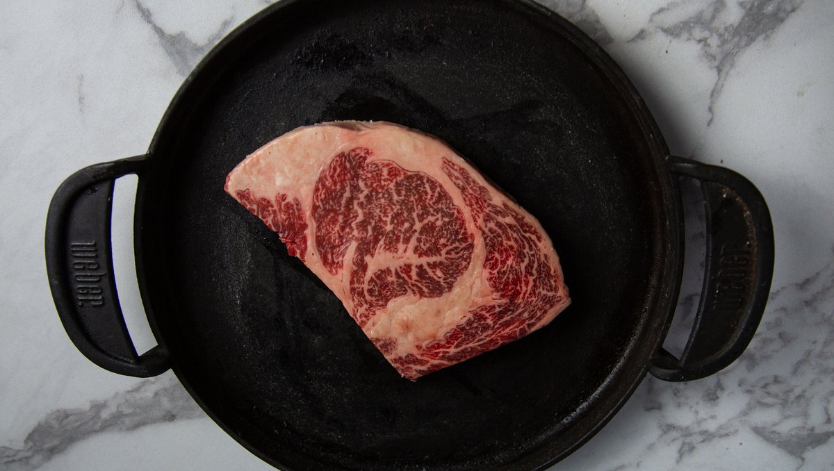 ThatFatCow's tweet photo. Deal of the month for March continues with two of these incredible Chilean Wagyu Ribeyes for £75.

They're 300g steaks, with 8-9 BMS - one of the top wagyu steaks available in the UK today. 

#nobulljustbeef #ribeye #beef #wagyu #chileanwagyu #halalfood #wagyubeef #wagyusteak https://t.co/56ONsunlsu