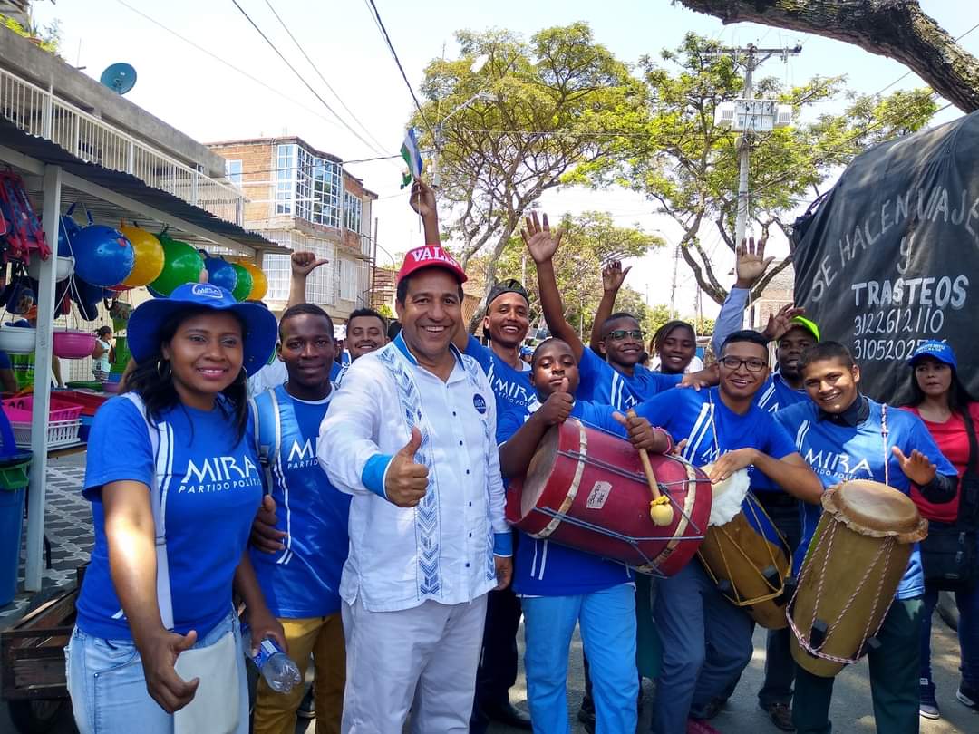 paola_narly's tweet photo. Yo voto #al senado@Natalia Tovar f @patidoMira @Heidergomez#aydeepresidente https://t.co/t6bmp9sgW2