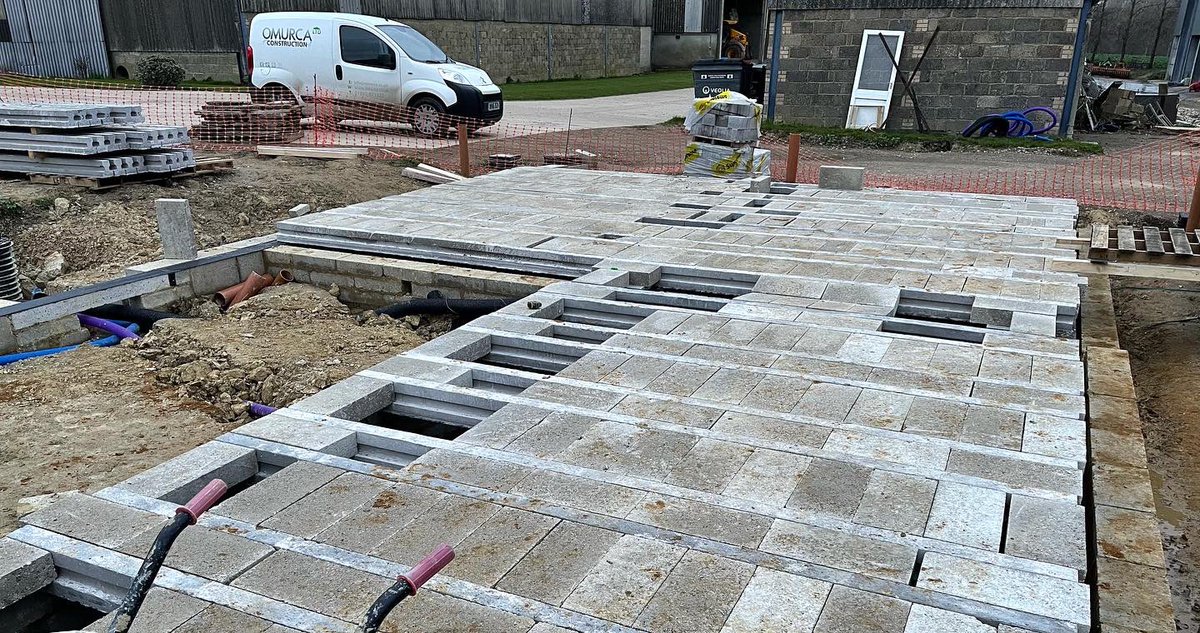 OmurcaLtd's tweet photo. Brick work progressing, beam and block started and retaining wall is taking shape at one of our projects. Oak frame, exposed beams and stone facade new build. The project has a tennis court and detailed external landscaping. #oakframe #newbuild #newbuildhomes #construction https://t.co/jaNmwYSXSe