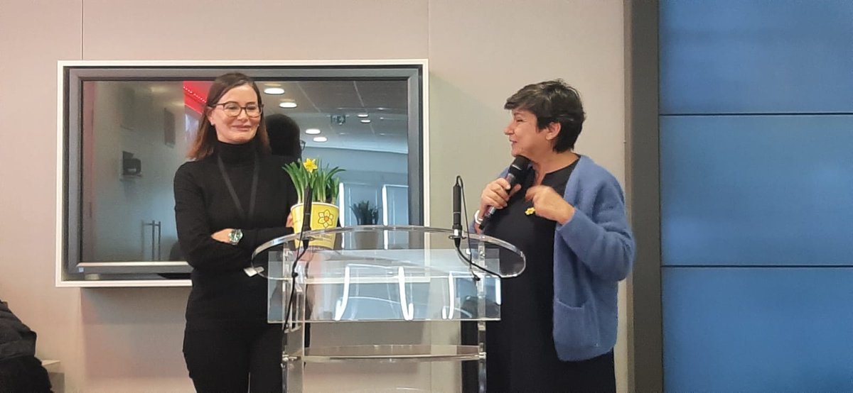 SwissLife_Fr's tweet photo. A l’occasion de la #JournéeDesDroitsDesFemmes, le réseau Swiss’L a permis aux collaborateurs Swiss Life d’écouter le témoignage de Valérie Vaudé, DSI Swiss Life. Elle est revenue sur son parcours inspirant et les valeurs qui l'animent. #YourLife https://t.co/O6dCE7he6L