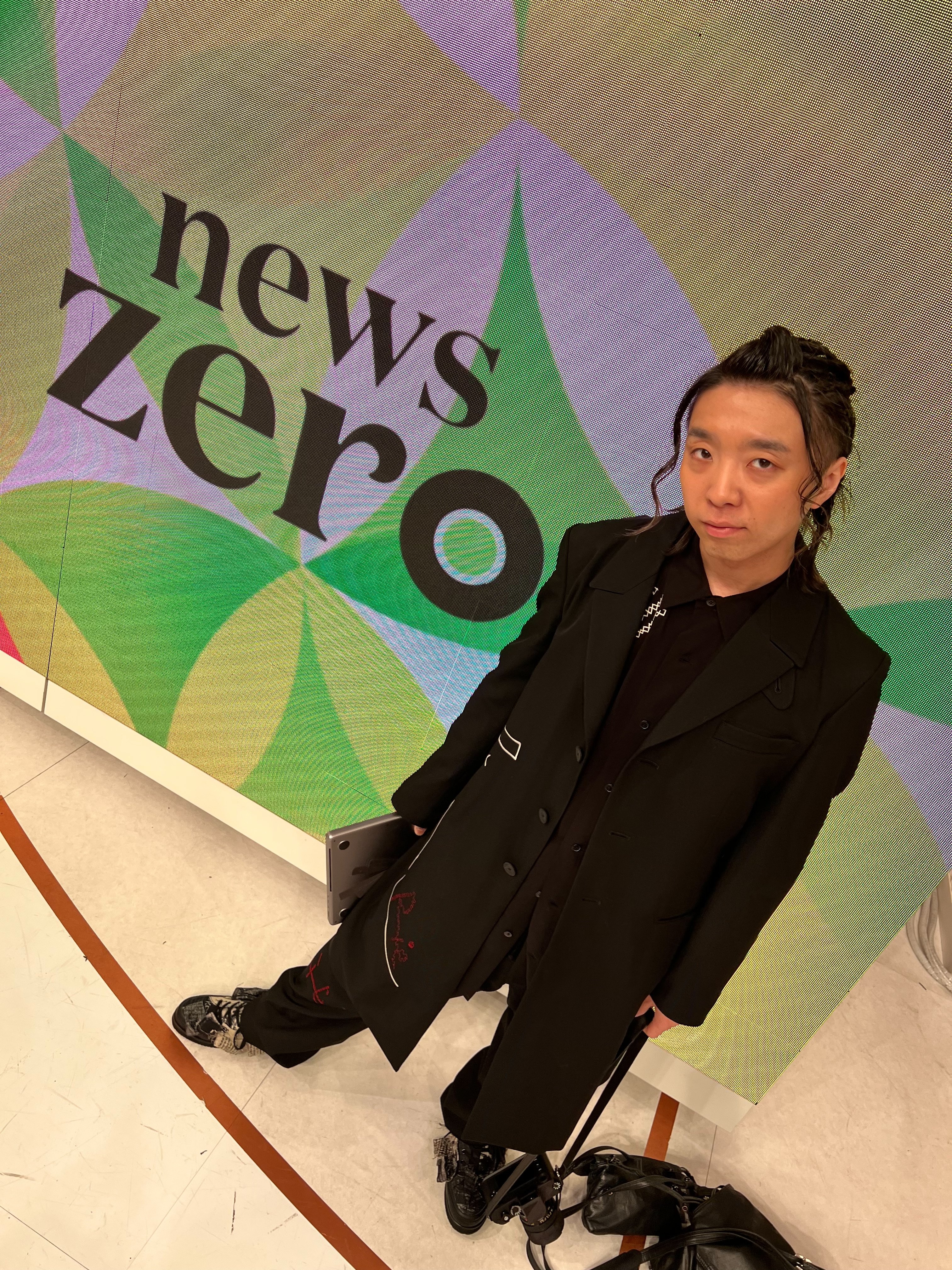 落合陽一 Yoichi Ochiai きょうのおちあいの服 Newszero 本日もよろしくお願いします スタッフより Ochyai 落合陽一 T Co Cgpawf9uvd Twitter