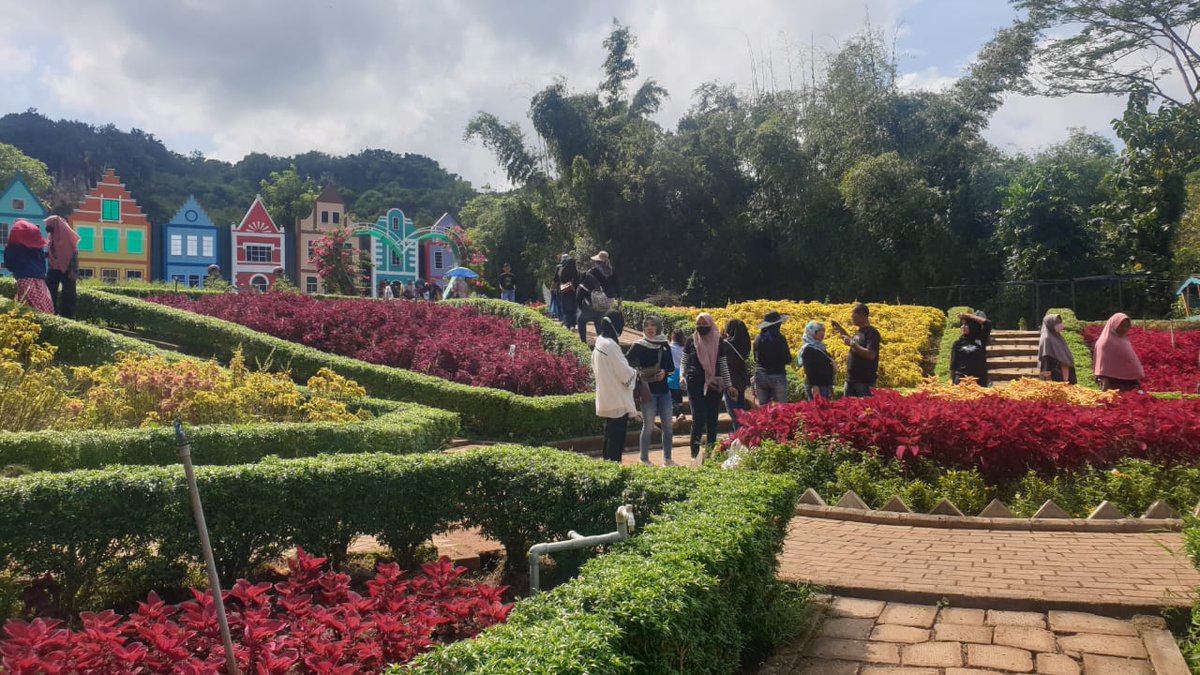 Beritabaruco's tweet photo. Rayakan HUT Gresik, Wagos Gresik Gratiskan Puluhan Tiket Masuk Wisata https://t.co/E5BroC8T0T #BeritaBaru #Beritabaruco #HUTGresik #infogresik #jatimberitabaruco https://t.co/uLOgG8I0xn