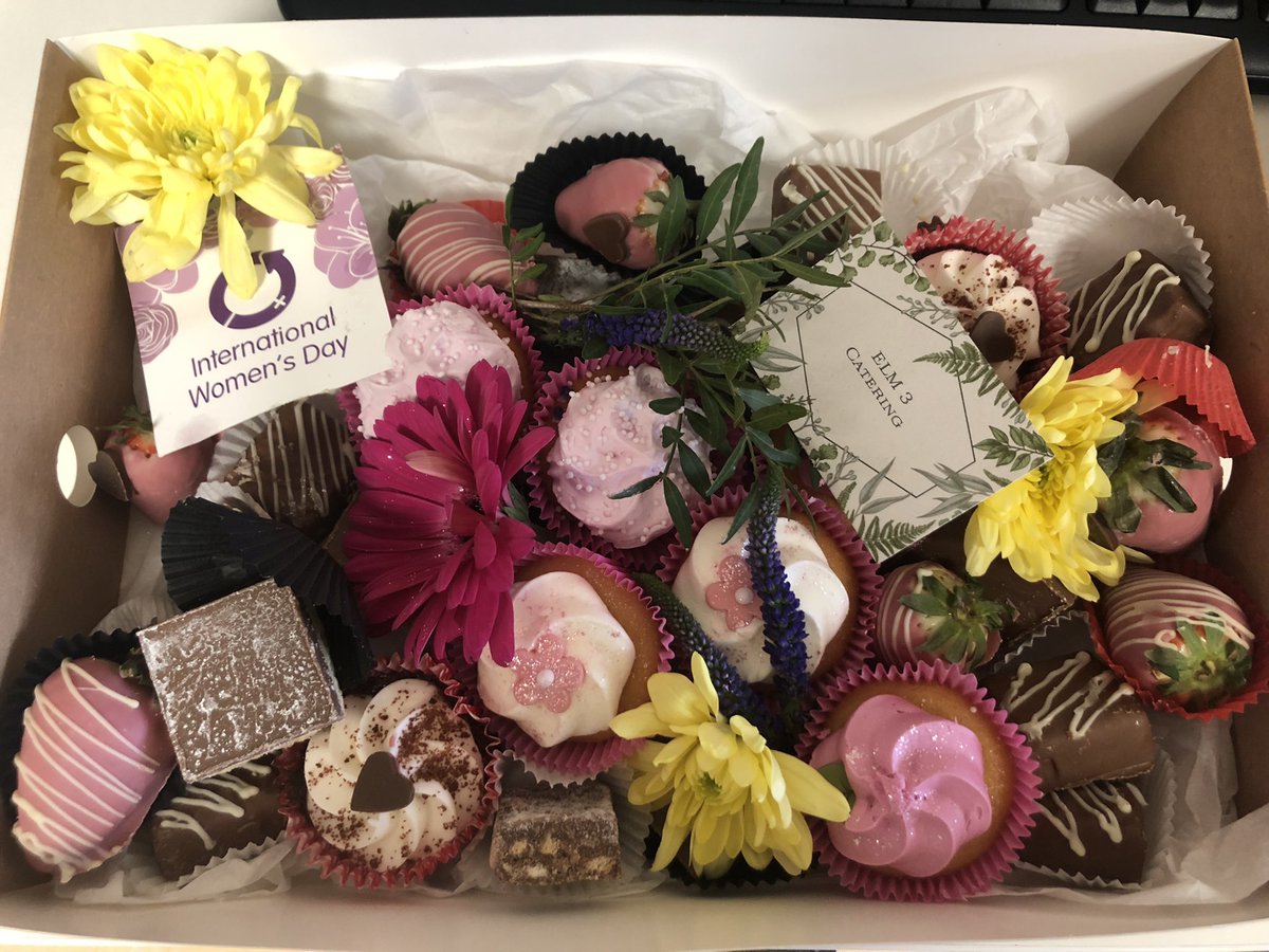 RoseTully5's tweet image. Kindly reminded by a patient it’s International Women’s day! What a treat for the Haematology day ward! @wearetuhf @nursingTUH