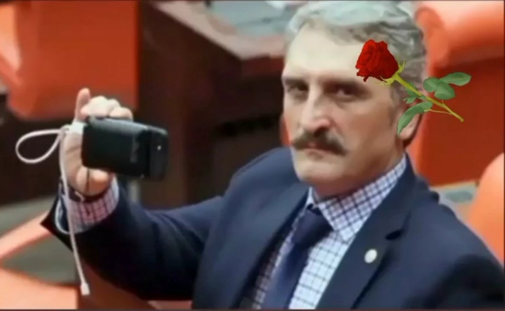 Tüm kadın ve kendini kadın gibi hisseden herkesin "Dünya Emekçi Kadınlar Günü" kutlu olsun. Tabi ki senin de #yeliz