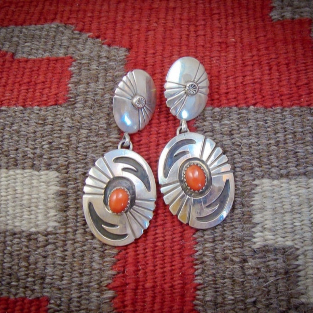 Save 20% on this awesome pair of Navajo vintage coral earrings etsy.com/listing/109323… #coralearrings #navajojewelry #nativeamerican #handmadeearrings #etsyusa #etsyseller