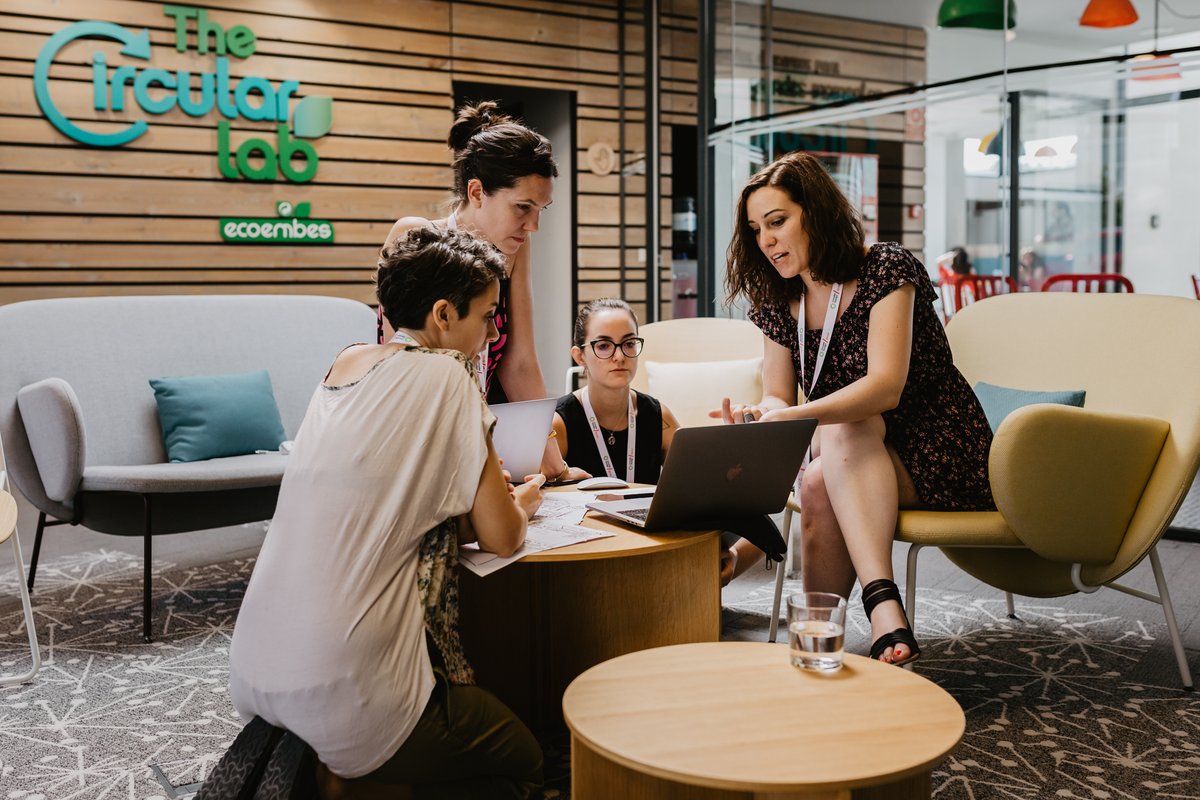 expoquimia's tweet photo. ♻️ Ya son 32 las startups europeas reconocidas con el distintivo #goCircularPass de @TheCircularLab. Este sello se otorga a aquellos proyectos que tienen un mayor potencial para contribuir a la transición hacia la economía circular (via @FuturEnviro). https://t.co/Jd0W7hp1sP https://t.co/CsKZSgZ4NF