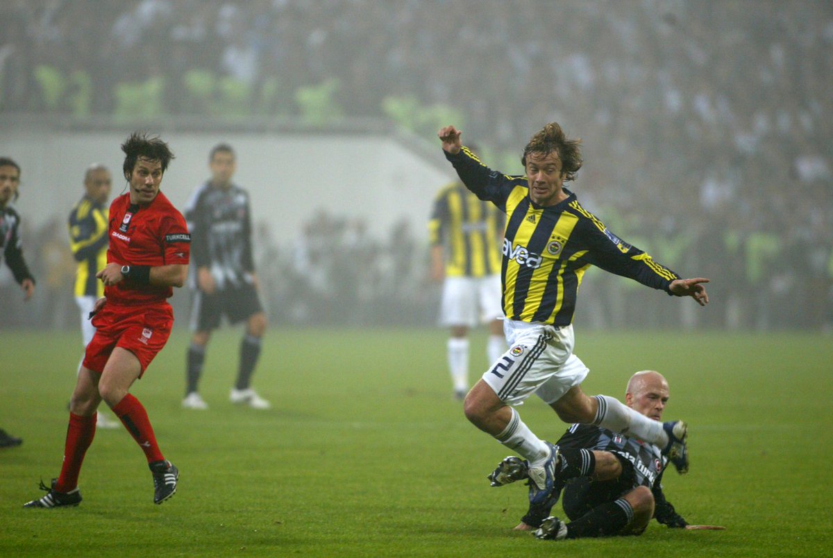 Türkiye'nin en yetenekli hakemlerinden Fırat Aydınus...

#FıratAydınus #Beşiktaş #Fenerbahçe #FabianErnst #DiegoLugano #İnönüStadyumu