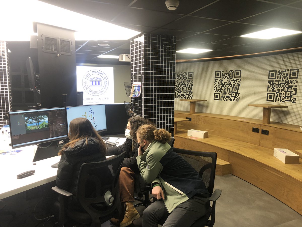 pnarkadolu's tweet photo. Something’s cooking in VR Lab.Dreamworld AR/VR Club students are coding unity for VR museum projects. The two interactive VR tours are on the way. #vrtour #vrineducation https://t.co/9qn86OvM9m