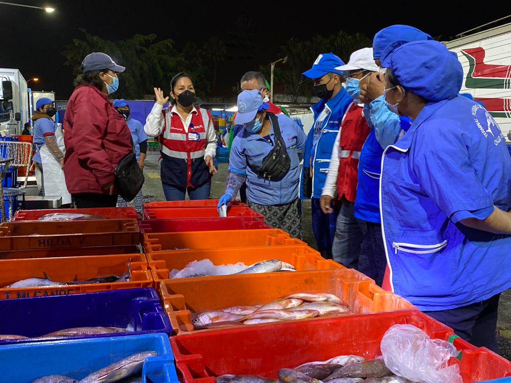 SunafilPeru's tweet photo. #Callao | Hoy, desde las 3.00 a.m., equipo de la #IRECallao, conjuntamente con los integrantes del Comité de seguridad y salud en el trabajo y representantes de la empresa FELMO S.R.L.T.D.A. realizaron recorrido por las instalaciones del Terminal Pesquero de #Ventanilla. https://t.co/MKb03kUrNk