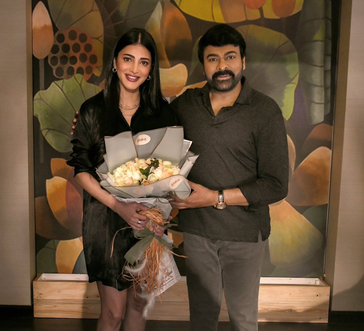 Team_Chiru's tweet photo. #MEGA154 💥🔥
#MegastarChiranjeevi #ShruthiHassan https://t.co/aXDEouIWAr