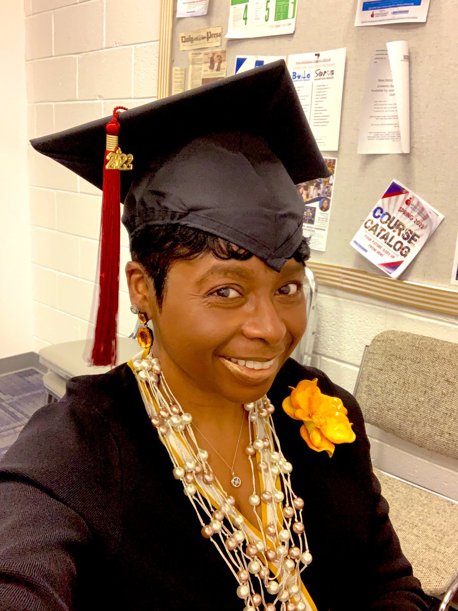 kimberly_bracy's tweet image. I am getting all the feels now. Cap, gown, and hood arrived! Finishing at the tender age of 54. It’s not too late—Do It! @RegentU👩🏽‍🎓#MastersLoading #NationalWomensMonth2022 #InternationalWomensDay2022