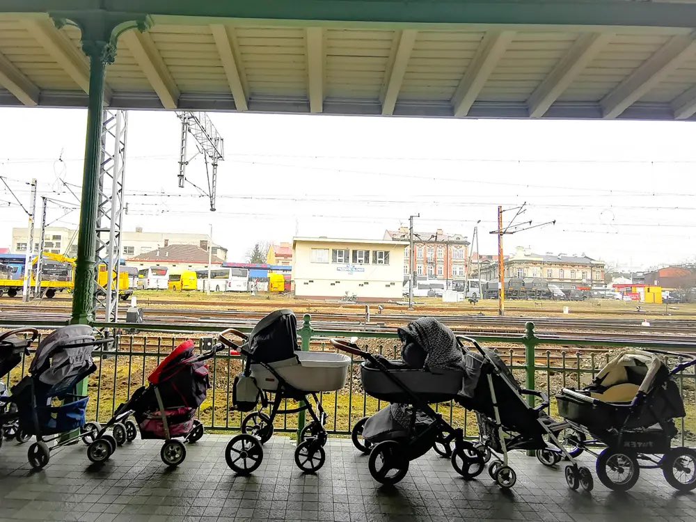 astro_timpeake's tweet photo. There are so many appalling images just now, but this photo, of prams left outside a Polish train station for any displaced Ukrainians who need them, stood out. 

It is what you do in times of extreme adversity that count. #InternationalWomensDay #Ukraine 
📷 F.Malavolta /AP https://t.co/wQ8DXOm7yS