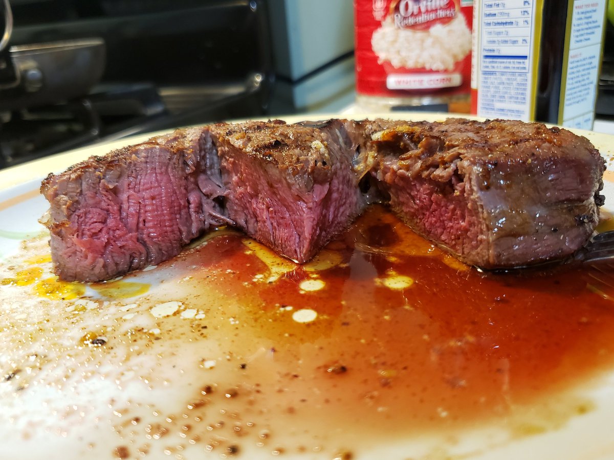 YoOk84OG's tweet photo. Today's food picture

#filetminion
#medium or #mediumrare https://t.co/hOUDqIrKWF