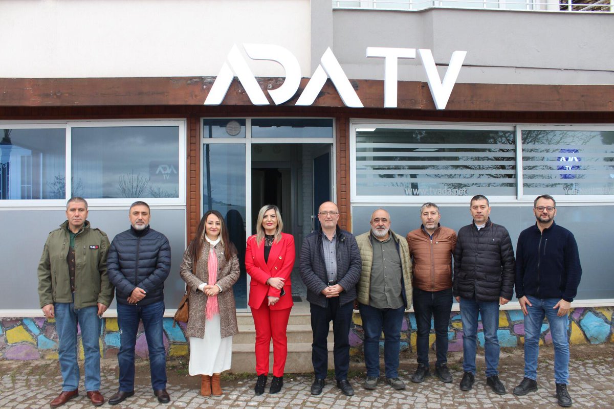 selcukyucesan's tweet photo. Altınordu İlçe Başkanım @ertugrulkoc52, İl Kadın Kolları Başkanım #YaseminŞahin, İl ve Altınordu İlçe Yöneticilerimiz ile, Ordu #AdaTV yi ziyaret ettik. Yönetim Kurulu Başkanı Sn #ÇiğdemBekdemir e misafirperverliği için teşekkür ederiz. @DpGultekinUysal @cenginyurt52 @DpOrdu https://t.co/KfLq1NbnC3