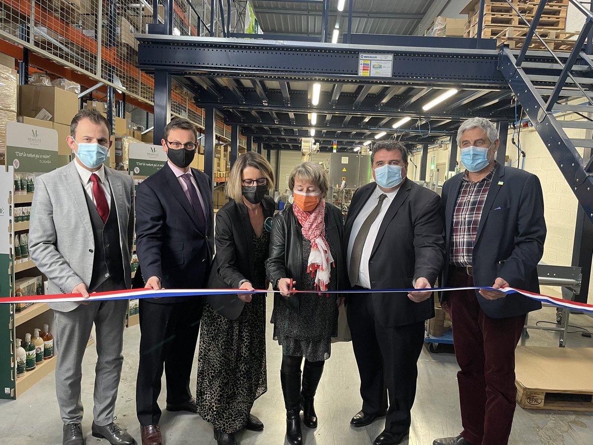 RonnyMazzoleni's tweet photo. [Vie Économique]
Très heureux d’être à l’inauguration de la nouvelle chaîne des huiles essentielles des #Laboratoires #Messegue. #Fleurance ville industrielle, dynamique qui influe sur @LeGers32
Un investissement fort générateur d’emplois et qui ouvre de nouvelles perspectives https://t.co/E0fRHODqUe