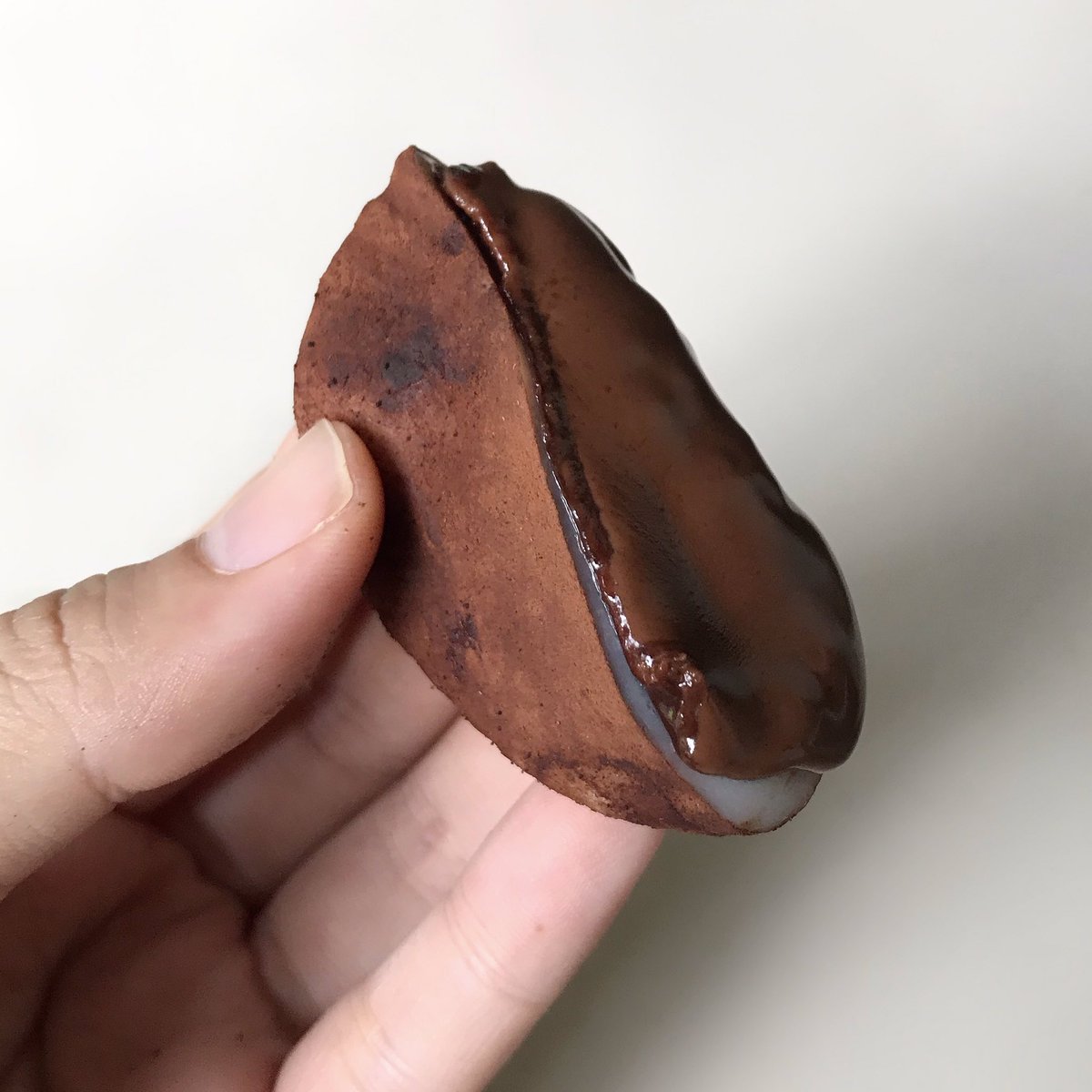 ไดฟูกุ Nutella 4 ชิ้นอันนี้ได้ใจกูมาก แค่เห็นตัวแป้งก็น่ากินแล้วอะ กินไปคำนึงโคตรฟิน อร่อยมาก ได้ความนูเทลล่าเต็มๆ แป้งนุ่ม ละมุนไปหมด อร่อยแสงออกปากล้าน%