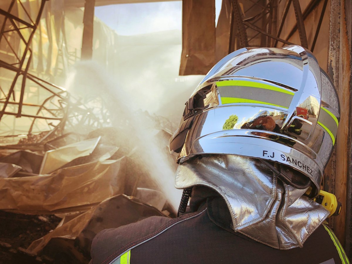 Feliz día a todos los compañer@s por nuestro patrón. Orgulloso de pertenecer a este gran colectivo. <a href="/BomberosFuenla/">Bomberos Fuenlabrada</a>.