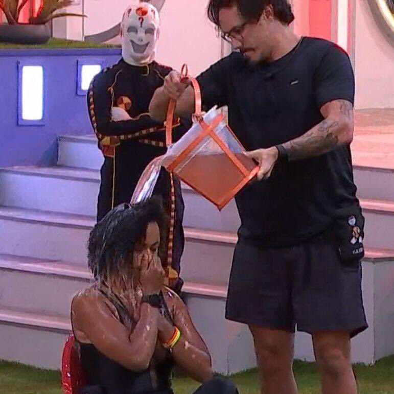 abrunacomenta's tweet photo. "meu voto vai no Gustavo pra salvar o Eli"

O Eli:

#BBB22 #RedeBBB22 https://t.co/NZLgzI9FyX