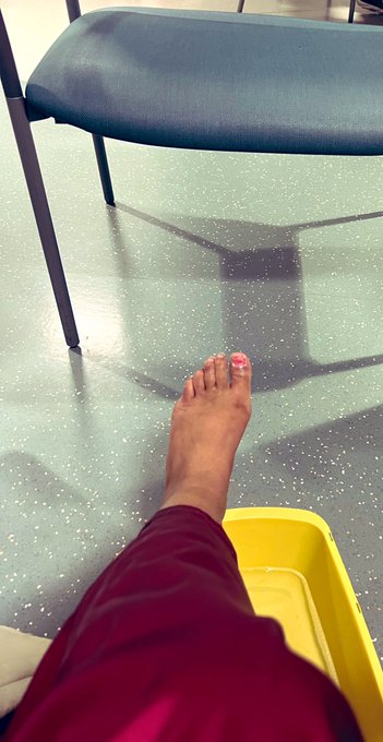 Currently 😩 pray for my big toe y&rsquo;all 😭 https://t.co/J63wg3UPFB