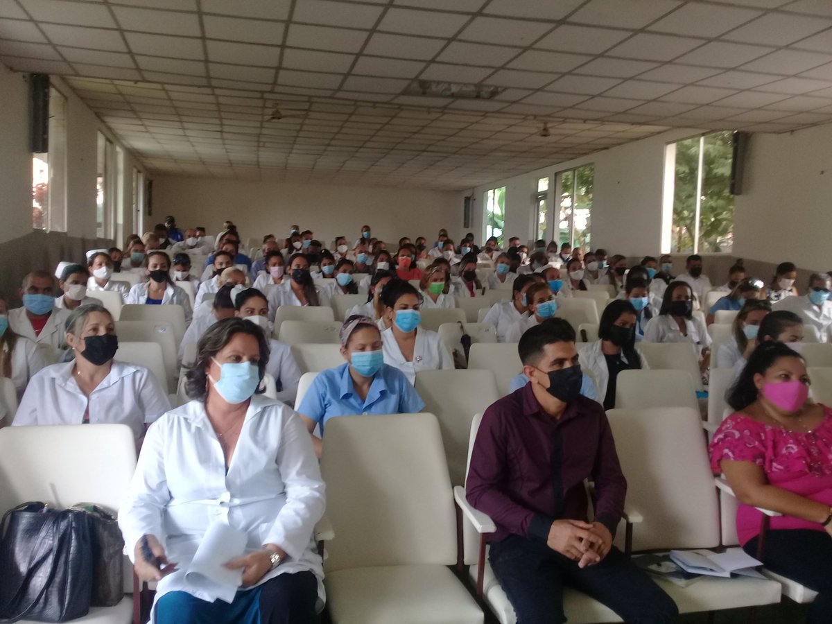 Se realiza encuentro del Buró provincial del partido de #Holguin con jóvenes del sector de la salud en el municipio #Banes.  #CubaVive