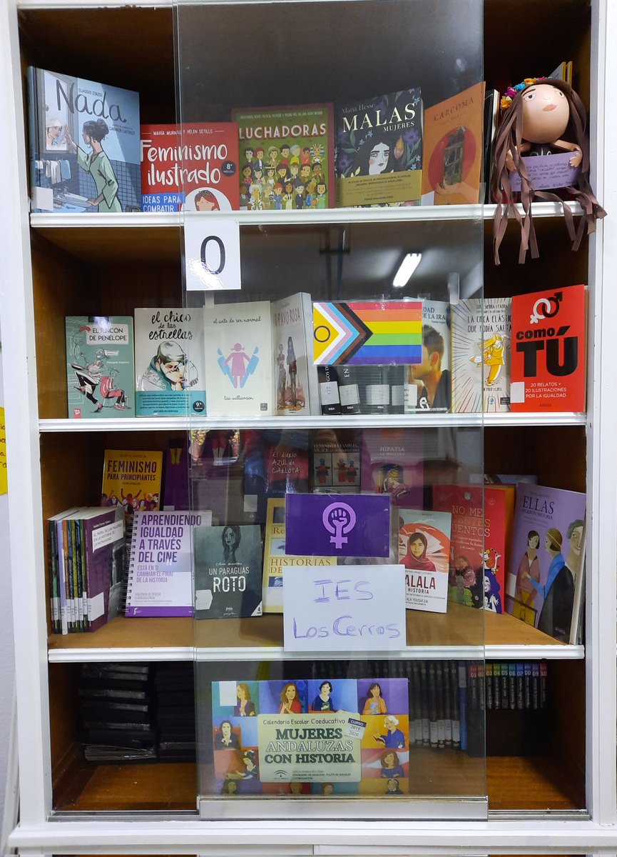 Escaparate por el #DiaInternacionalDeLaMujer en la  <a href="/BiblioLosCerros/">Biblio Los Cerros</a> del <a href="/IESLosCerros/">IES Los Cerros</a> <a href="/redbecreaja/">Red BECREA Jaén</a>