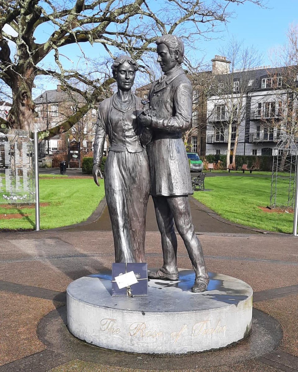 SparkBook3's tweet photo. ‘Spark in the Park’ 🌟 a small gift for someone today walking in Tralee town Park @Traleetodaynews #HappyWomensDay2022 #mary #roseoftralee #morewomenstatues https://t.co/jyYty5pnEo