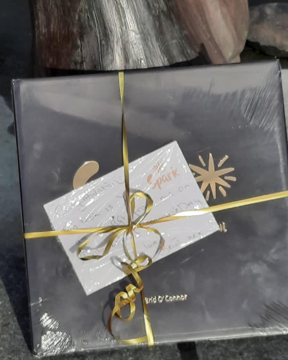 ‘Spark in the Park’ 🌟 a small gift for someone today walking in Tralee town Park <a href="/Traleetodaynews/">TraleeToday.ie</a> #HappyWomensDay2022 #mary #roseoftralee #morewomenstatues